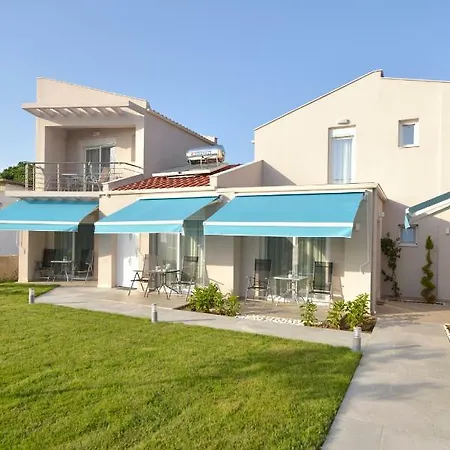 Yalos Maisonettes *